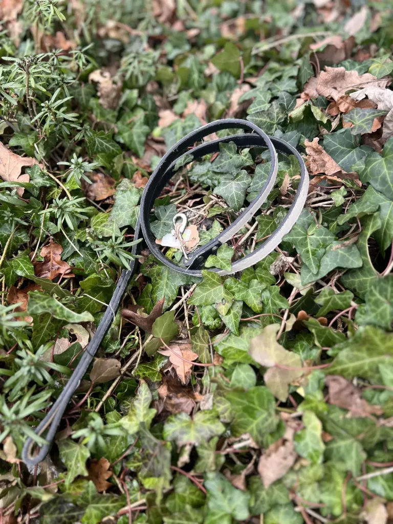 [2190.lcbn] Laisse cuir noire et blanche 120cm