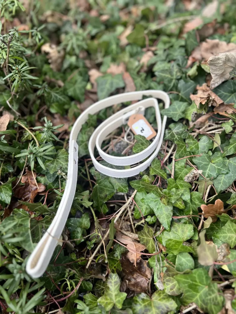 Laisse simil-cuir blanche 120cm